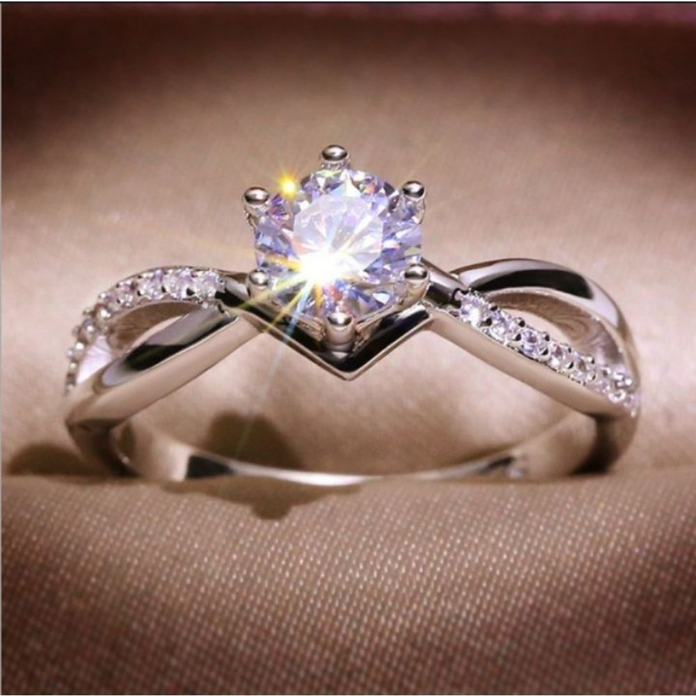 Dazzling Diamond Ribbon Ring